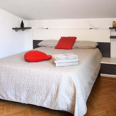 Apartamento En Villa Con Parking Аньорга-Лугарис Экстерьер фото