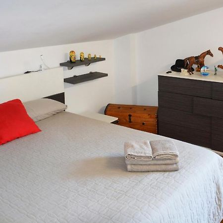 Apartamento En Villa Con Parking Аньорга-Лугарис Экстерьер фото