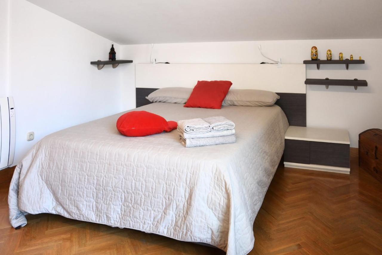 Apartamento En Villa Con Parking Аньорга-Лугарис Экстерьер фото