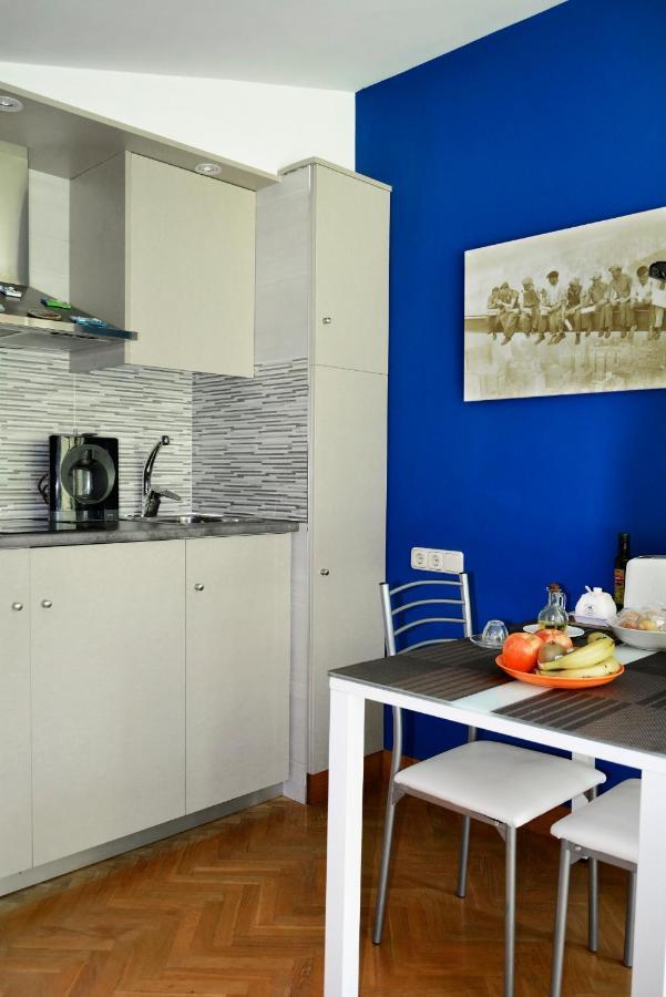 Apartamento En Villa Con Parking Аньорга-Лугарис Экстерьер фото